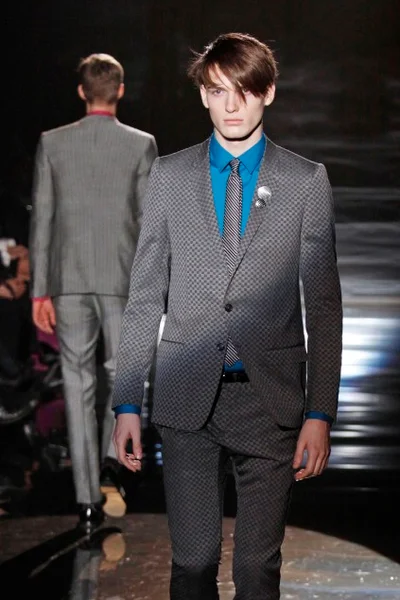 Look 7